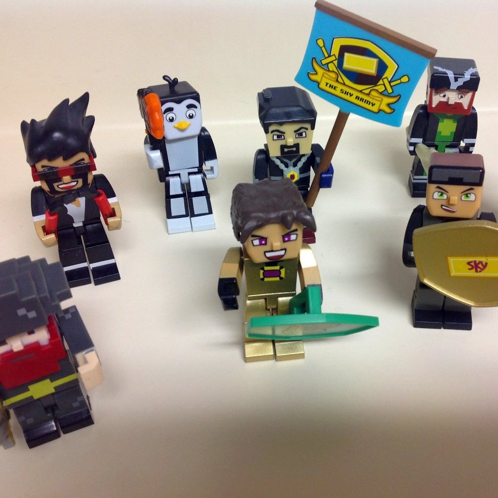 Eight Tube Heros Action Figures & Accessories